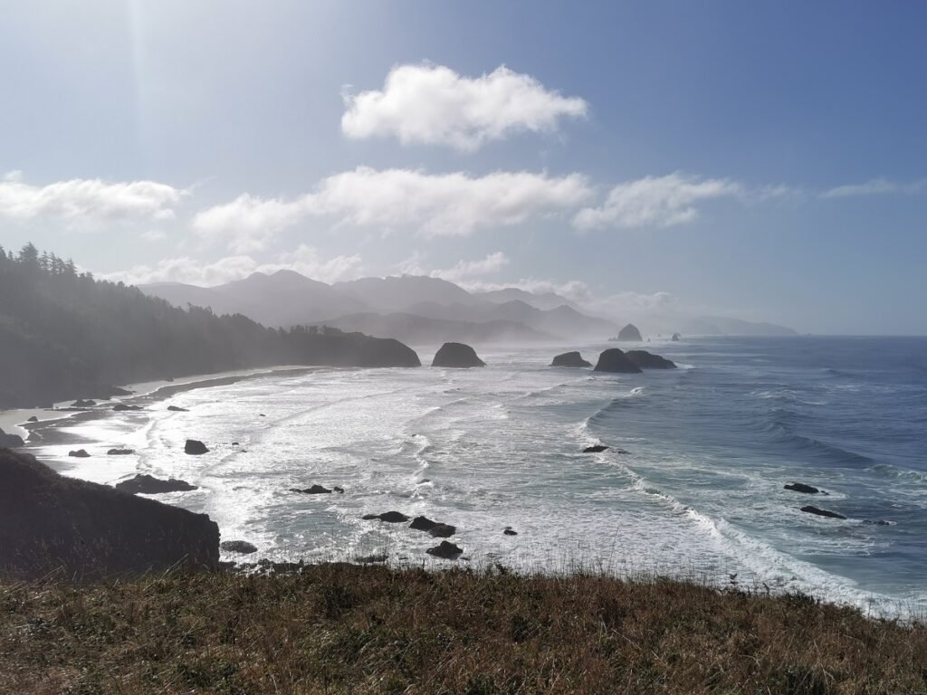 A view of the grey misty Oregon coastline.
